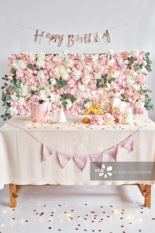 女孩六岁生日派对图片素材