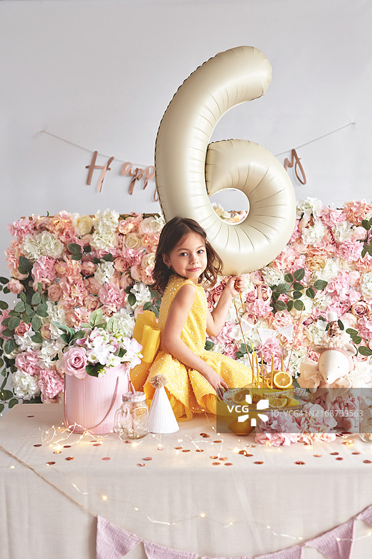 女孩六岁生日派对图片素材