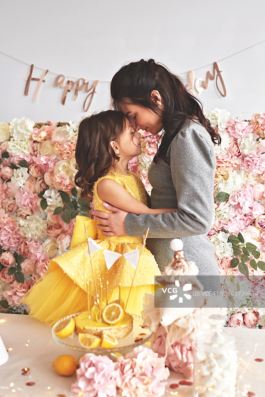 女孩六岁生日派对图片素材