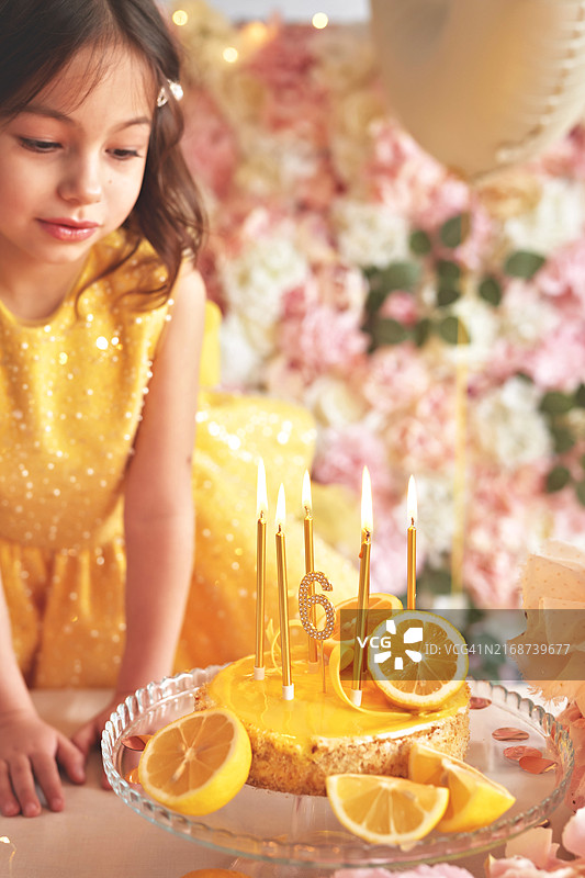 女孩六岁生日派对图片素材