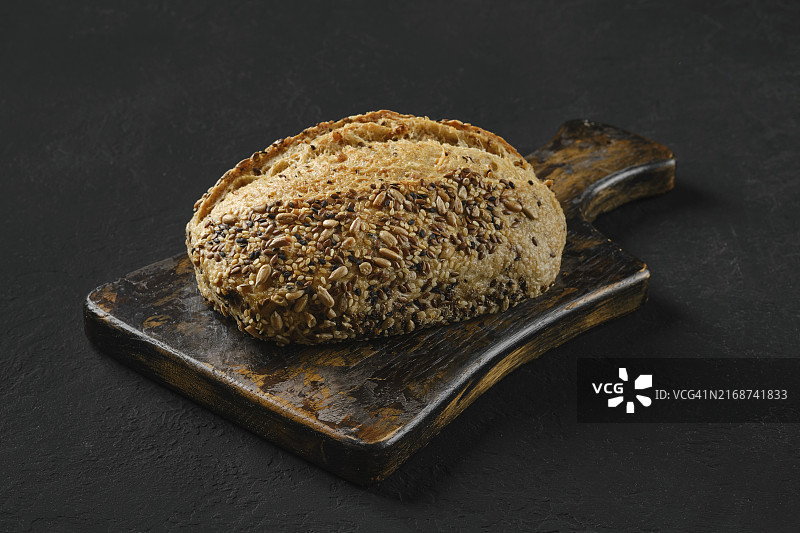 整条手工面包，含葵花籽和芝麻图片素材