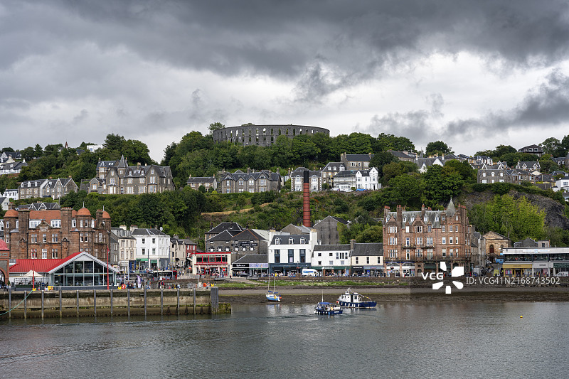 苏格兰奥班港口小镇：港口长廊和麦凯格塔图片素材