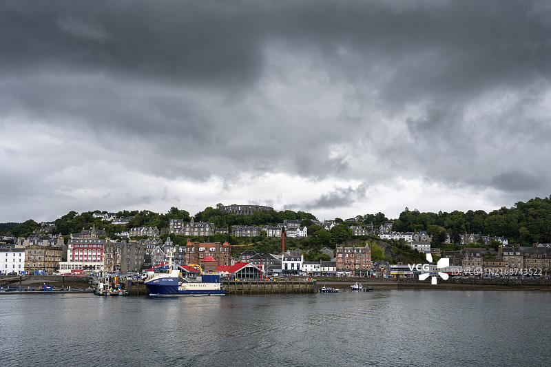 苏格兰奥班港口小镇：港口长廊和麦凯格塔图片素材