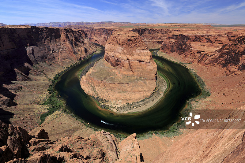 阳光下的马蹄湾：壮丽的河流和红色岩层，北美洲，美国，亚利桑那州图片素材