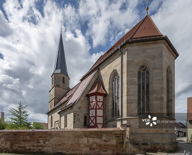 哥特式圣玛丽教堂，位于德国巴伐利亚州卡尔本施泰因贝格图片素材