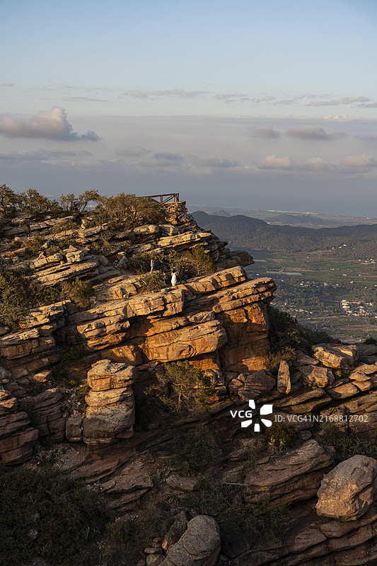 天空下的古遗址风光图片素材