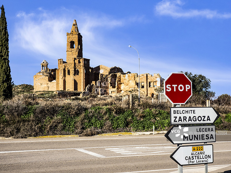 西班牙内战期间被炸毁的教堂遗址，位于萨拉戈萨贝尔奇特村图片素材