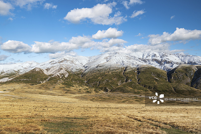 亚平宁山脉的秋季降雪图片素材
