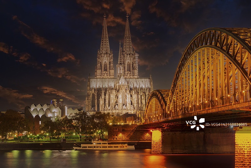 霍亨索伦桥和科隆大教堂，德国北莱茵-威斯特法伦图片素材