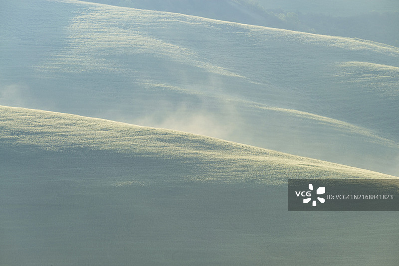 意大利托斯卡纳比萨省沃尔泰拉日出景观图片素材