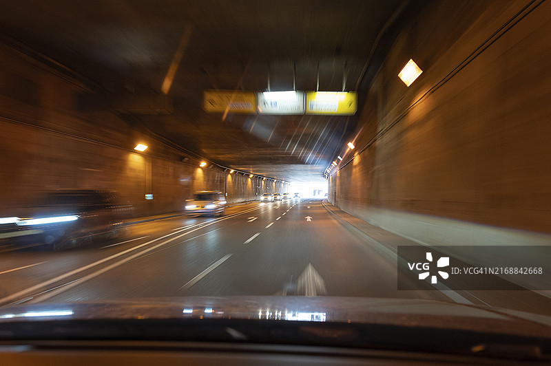 德国锡根市中心的隧道图片素材