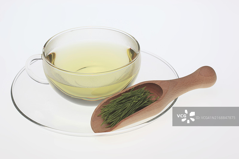 马尾茶，药茶，草药茶，药用植物，问荆，田野马尾或马尾草药图片素材