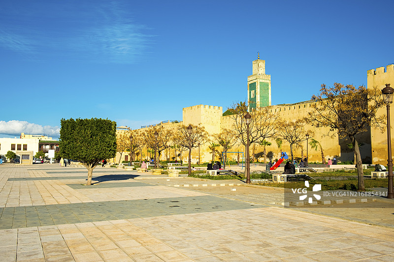 摩洛哥梅克内斯阿拉乌达广场的皇宫外墙。水平构图图片素材