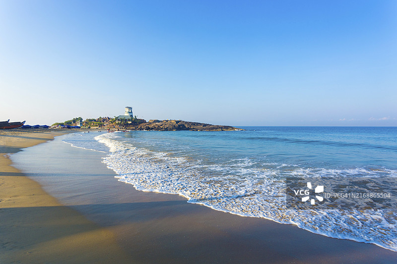 印度喀拉拉邦科瓦拉姆海滩的救生员哨所图片素材