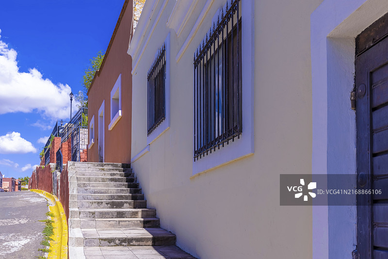 杜兰戈市维多利亚殖民时期历史悠久的市中心，靠近武器广场和主教座堂图片素材