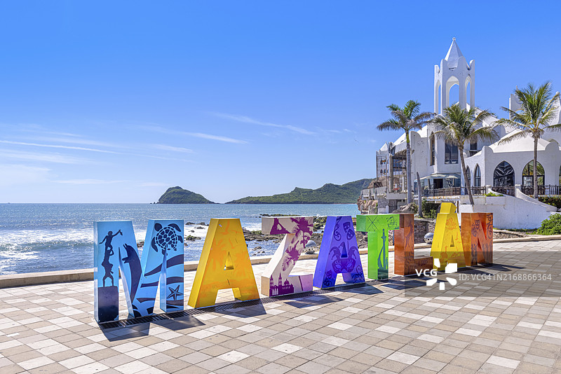 墨西哥马萨特兰黄金区入口的巨型地标图片素材