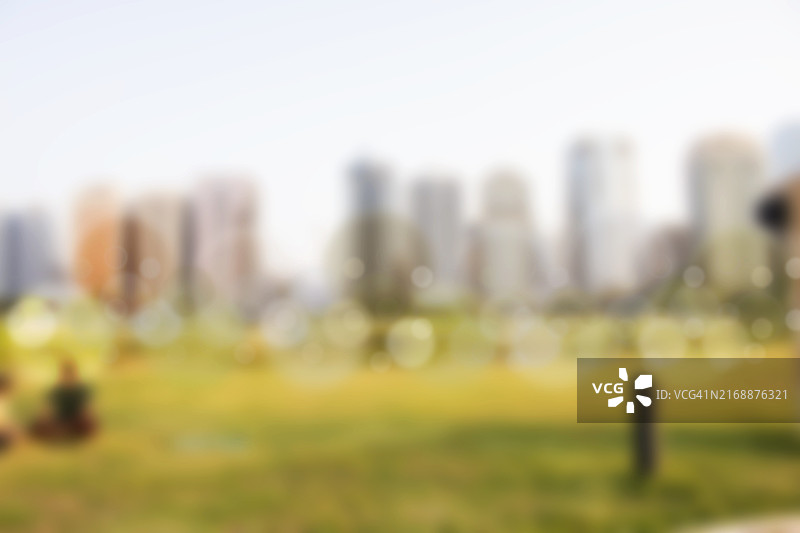 城市公园的背景下的高楼，阿布扎比城市模糊背景图片素材