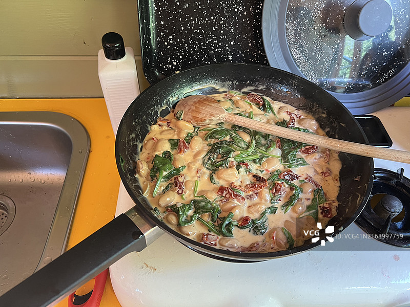 准备一份简单的纯素菜肴图片素材