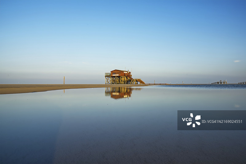 石勒苏益格-荷尔斯泰因州圣彼得-奥尔丁海滩的清晨，瓦登海国家公园图片素材