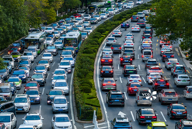 青岛市高峰时段交通拥堵图片素材