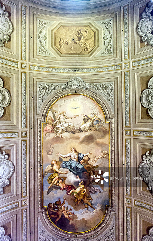 圣玛利亚德拉康采ZIONE dei卡布奇尼教堂的穹顶壁画图片素材