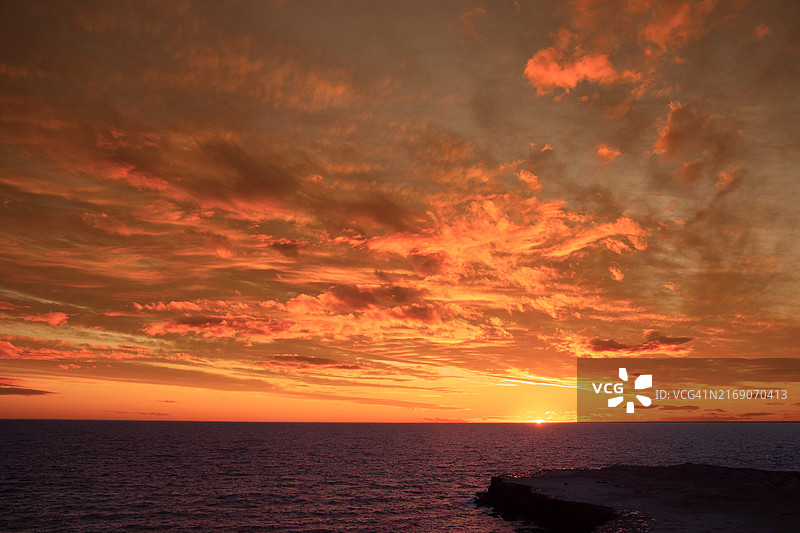 德拉克鲁斯港日落海景，圣克鲁斯-德特内里费，西班牙图片素材