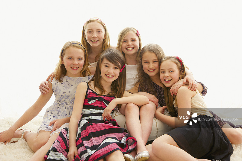 一群年轻女孩的肖像图片素材