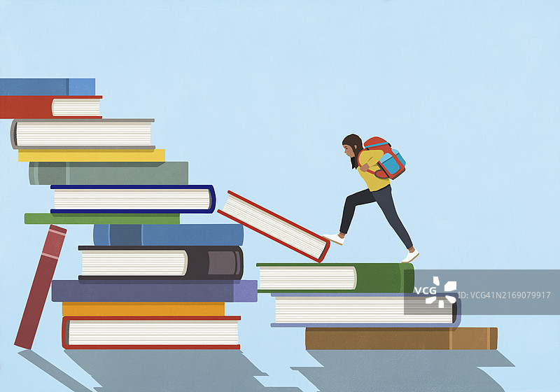 背着背包爬书堆的女孩图片素材