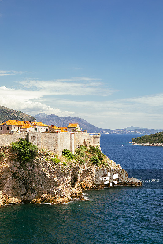 大海对着天空的美景图片素材