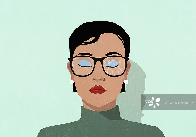 闭着眼睛的女人戴着破裂的眼镜图片素材