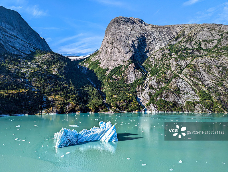 美国阿拉斯加州恩迪科特峡湾的浮冰图片素材