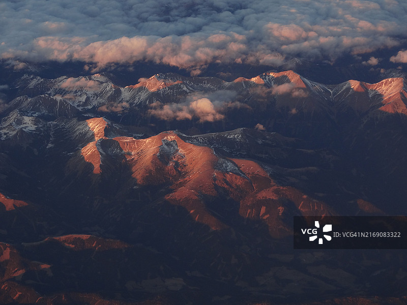 日落时分山脉航拍图片素材