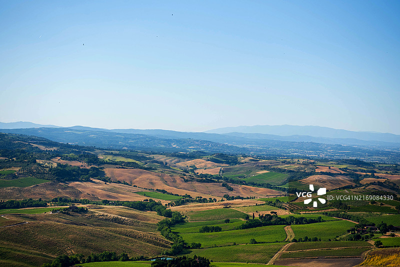 典型的托斯卡纳景观 - 从蒙特普尔恰诺眺望图片素材
