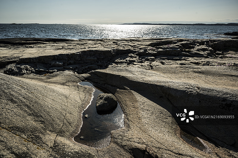 挪威韦斯特菲尔德弗尔德国家公园的岩石海岸图片素材