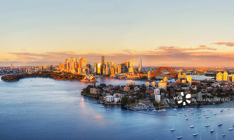 城市滨水区日落航拍图片素材