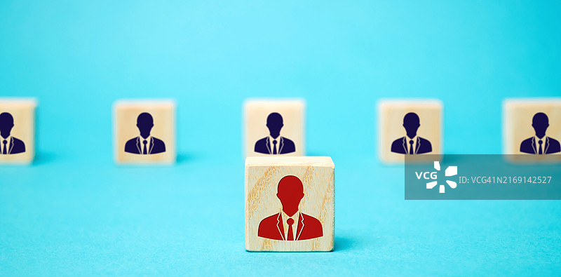 蓝色背景下的玩具特写图片素材