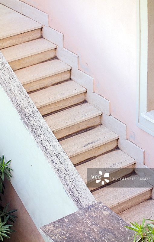 建筑物旁的大理石楼梯图片素材