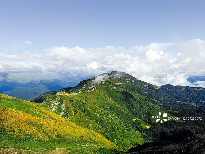 风景如画的夏季山景，艾布加山脊图片素材