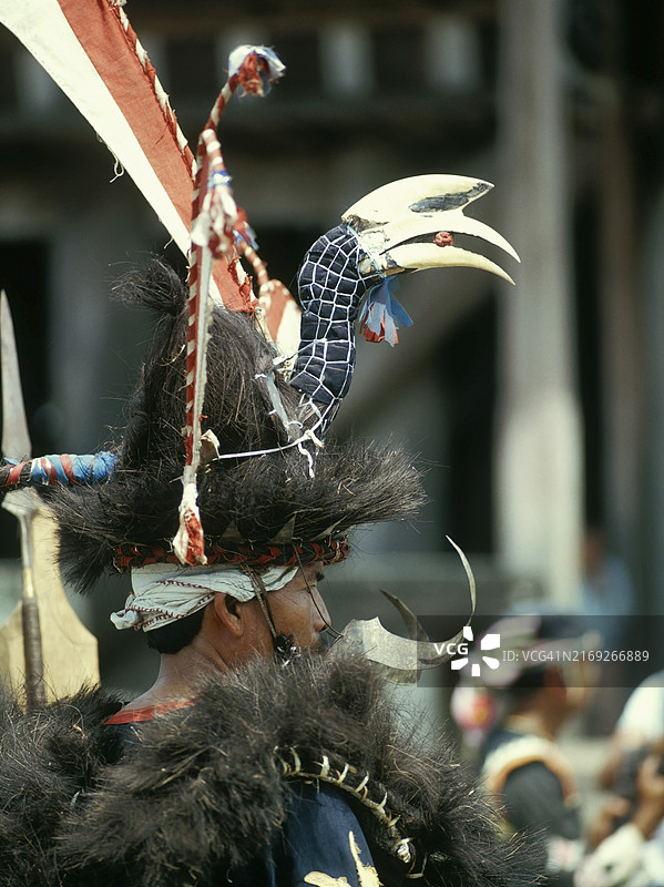 戴鸟面具的尼亚斯战士图片素材