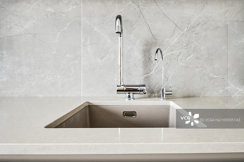 石头水槽和水龙头图片素材