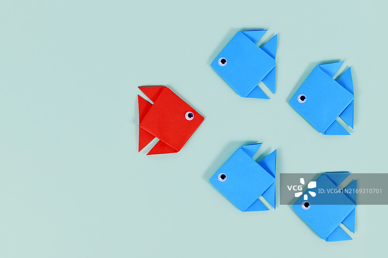 逆流而上的纸鱼图片素材