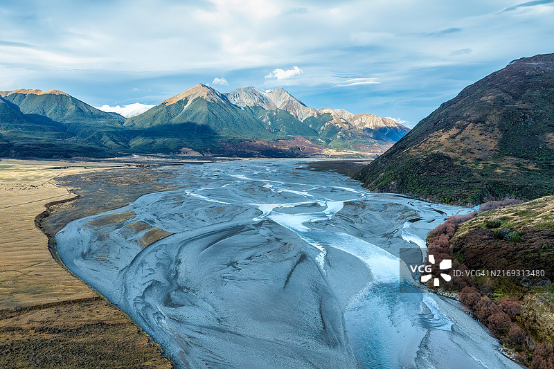 怀马卡里里河，流经靠近西海岸公路的霍顿山谷图片素材