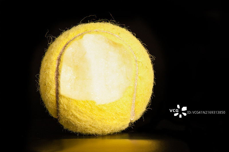 黑色背景下的柠檬特写，法兰克福，黑森州，德国图片素材