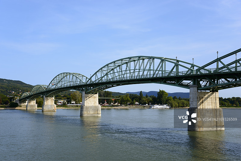 玛丽亚·瓦莱里娅桥：匈牙利-斯洛伐克边境图片素材