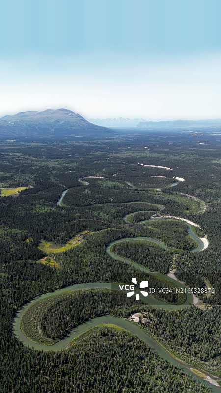 流向科迪勒拉山脉的德扎迪什河图片素材