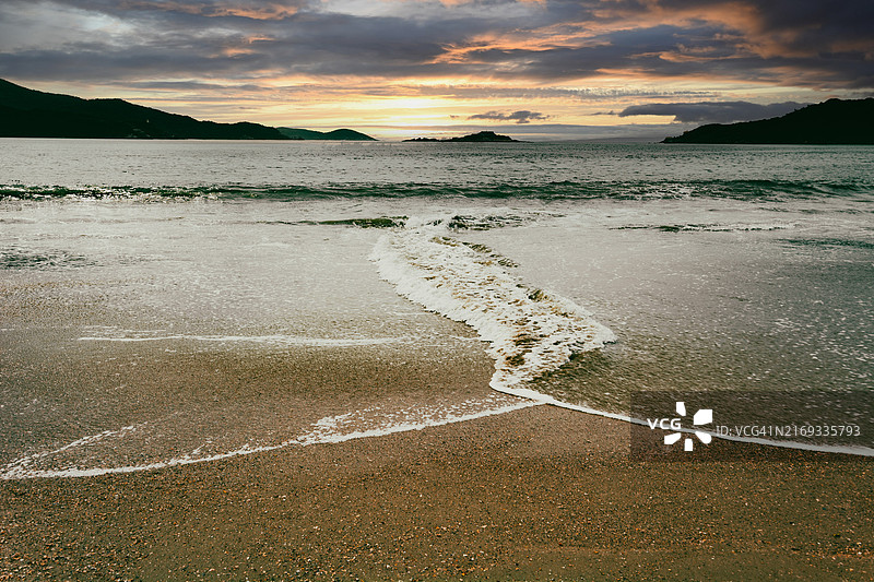 日落时分的海滩风光图片素材