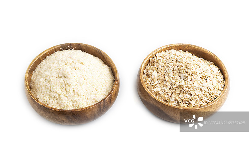 白色背景下的奶粉燕麦婴儿食品混合物，侧视图，人工喂养概念图片素材