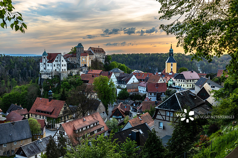 旅行目的地：洪施泰因历史村庄和洪施泰因城堡（德国萨克森瑞士）图片素材