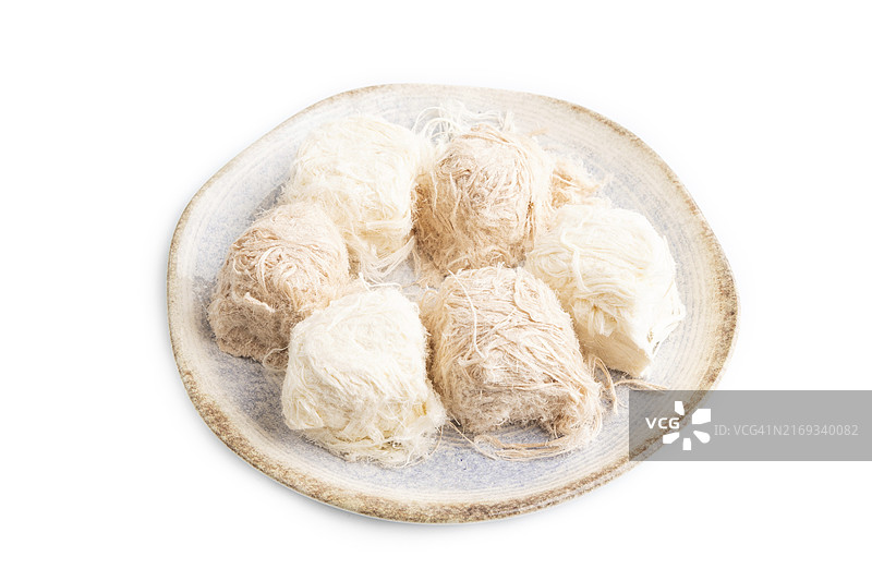 白色背景下的阿拉伯传统甜点pishmanie图片素材