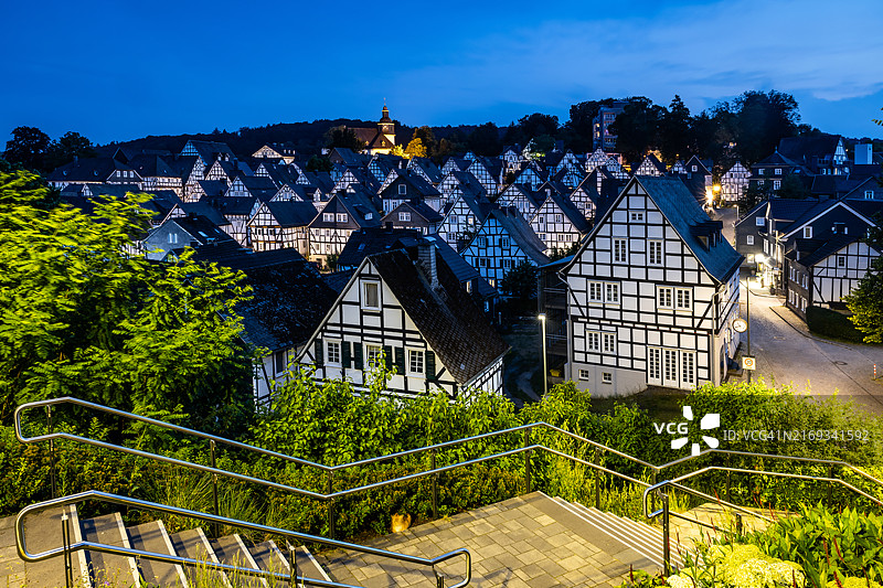 德国弗罗伊登贝格老城区传统的历史半木结构房屋图片素材